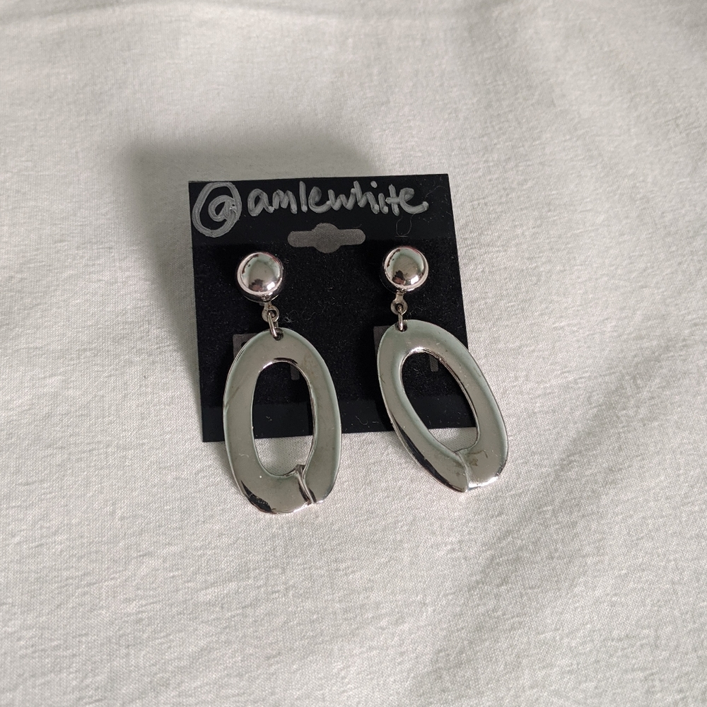 ❤️FREE WITH PURCHASE❤️ Retro silver earrings